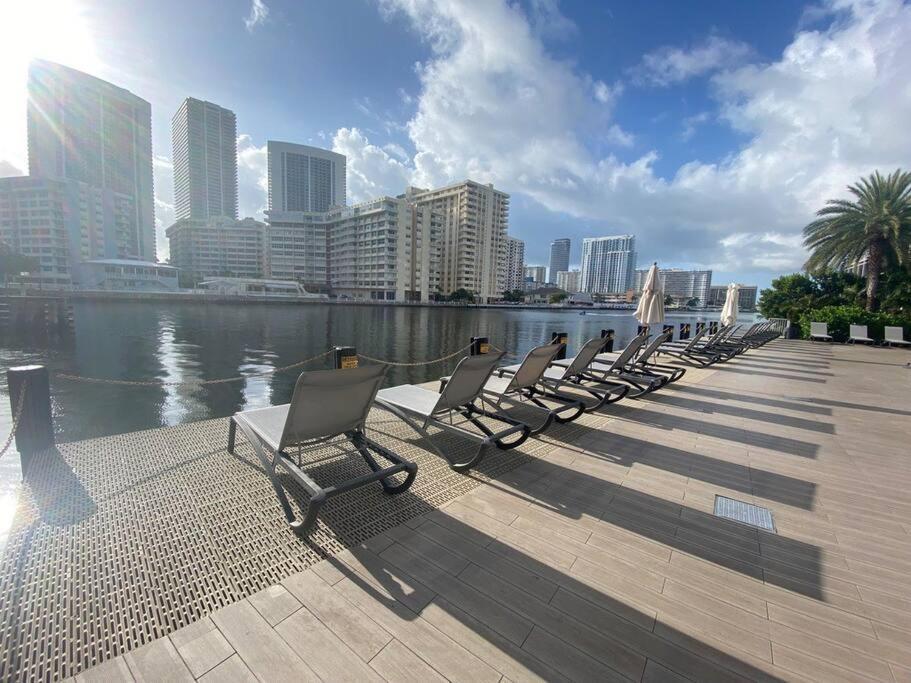 Amazing 1B-1B Apartment With Amazing View! 28A Hallandale Beach Exteriör bild